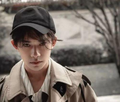 易烊千玺奇迹吃瓜群众视频,网友直呼太神奇！